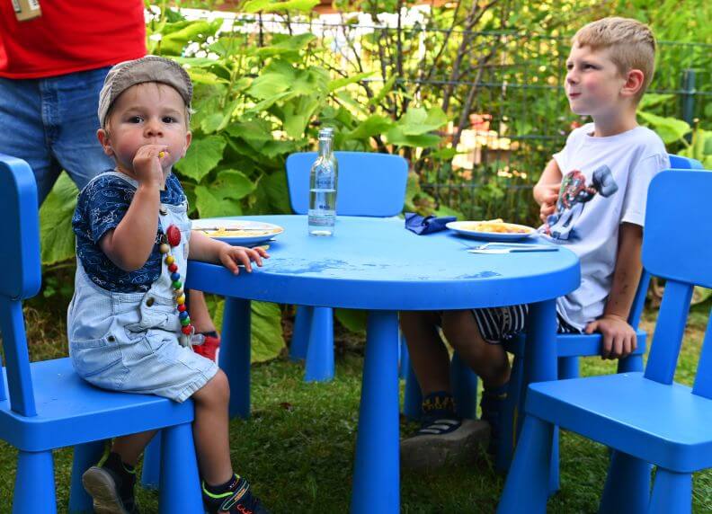 T19 1 Sie 10 Jahre Siegenia Kids Kinder Am Tisch
