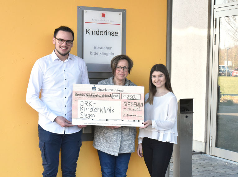 T17 1 Sie Spendenübergabe 2019 Kinderinsel Presse